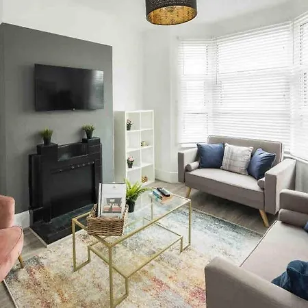 Pleasant 4 Bed House With X6 Beds In Heart Of Croydon !! - Photo Id Required Apartment